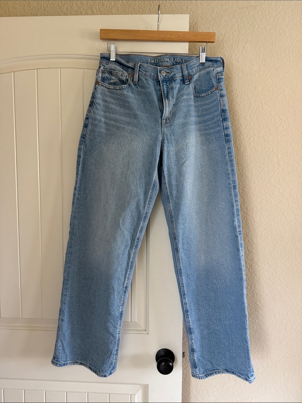 American Eagle Outfitters Light Blue Wide-Leg Women's Jeans - Strigid